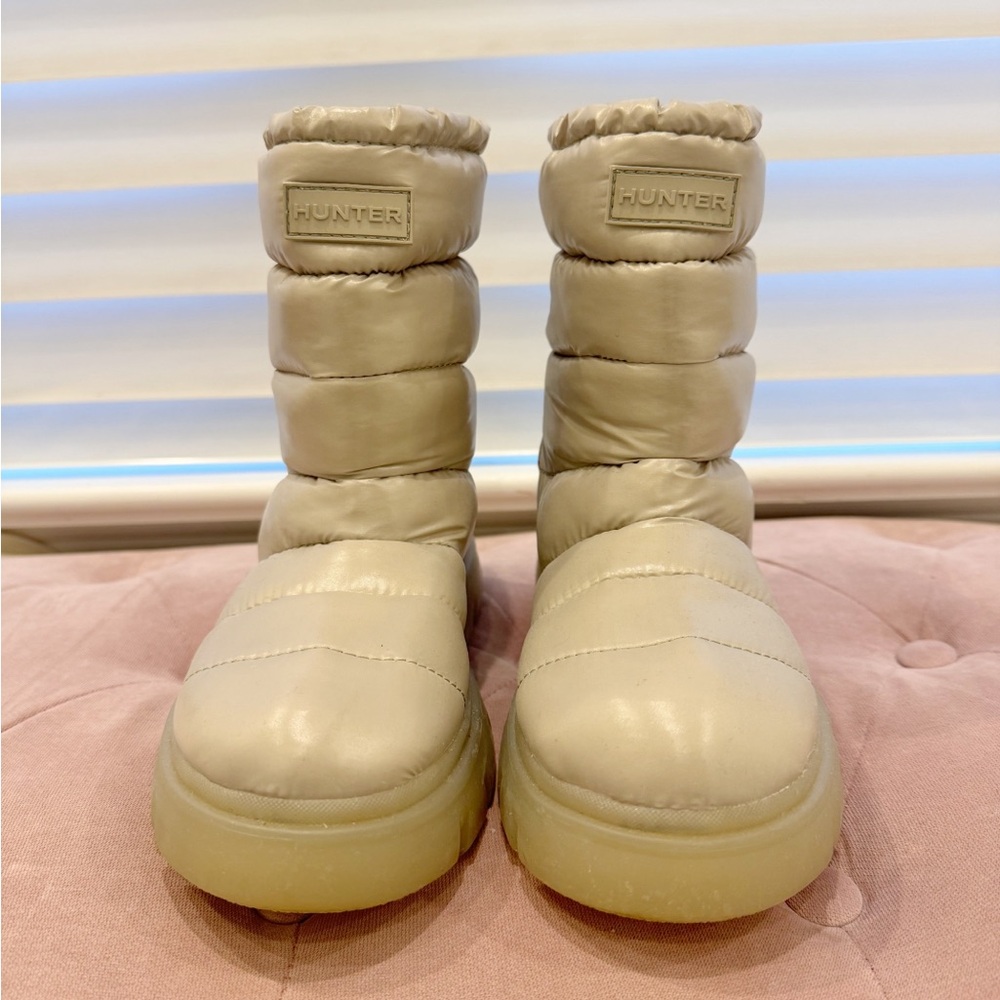 Hunter Women’s Maribel Lug Sole Insulated Waterproof Snow Bootie Natural/Tan 5